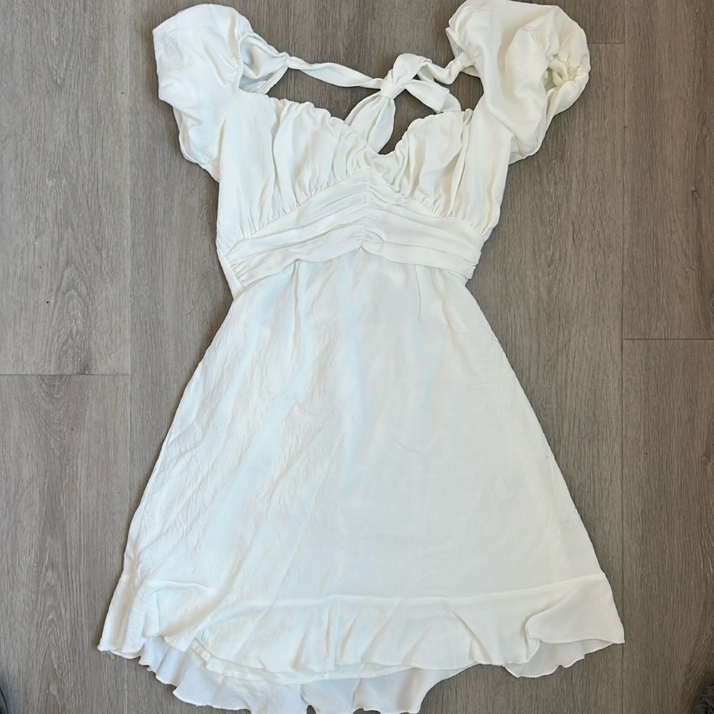 NWOT Lucy in the Sky size XXS 
Off white Babydoll Dress w open back